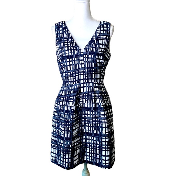 Madewell Dresses & Skirts - Madewell White & Blue V-Neck Midi Dress With Pockets Size 4